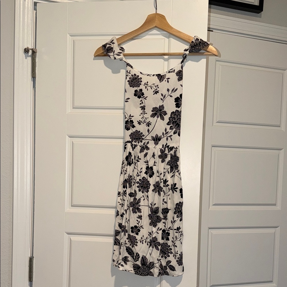 NWT Children’s Place black and white floral dress size Girls Large (10/12)